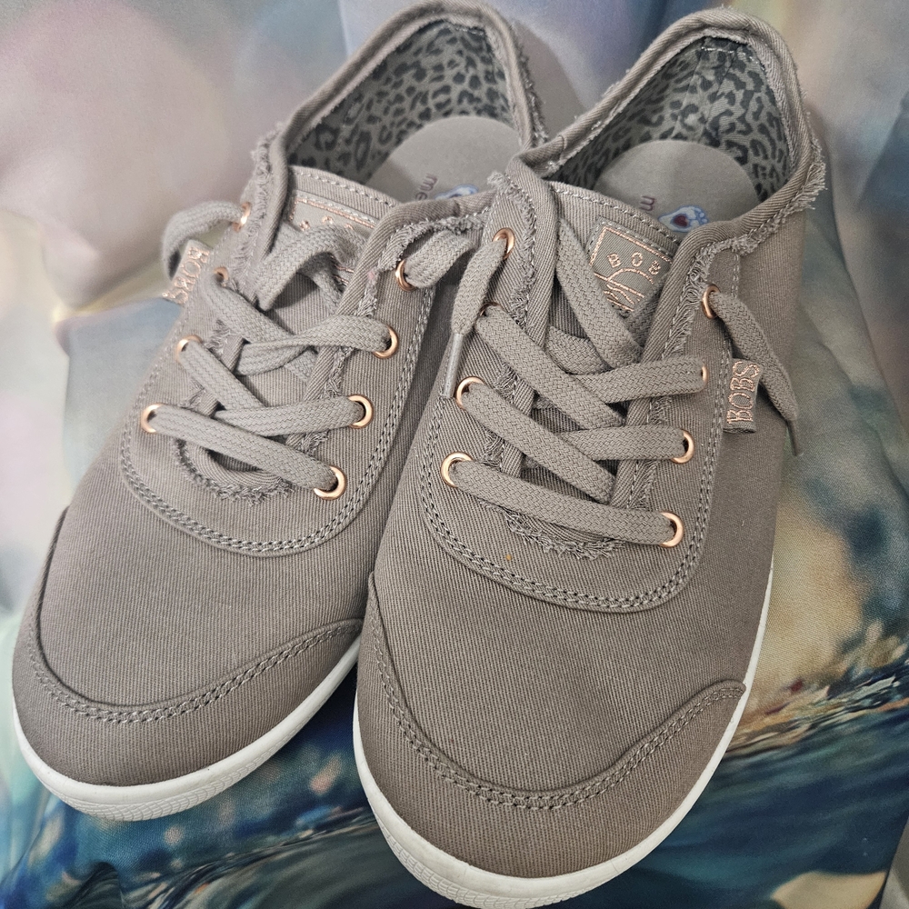 Tom's- Women's Khaki Casual Cottom. Sustainly Sourced And Earth Friendle